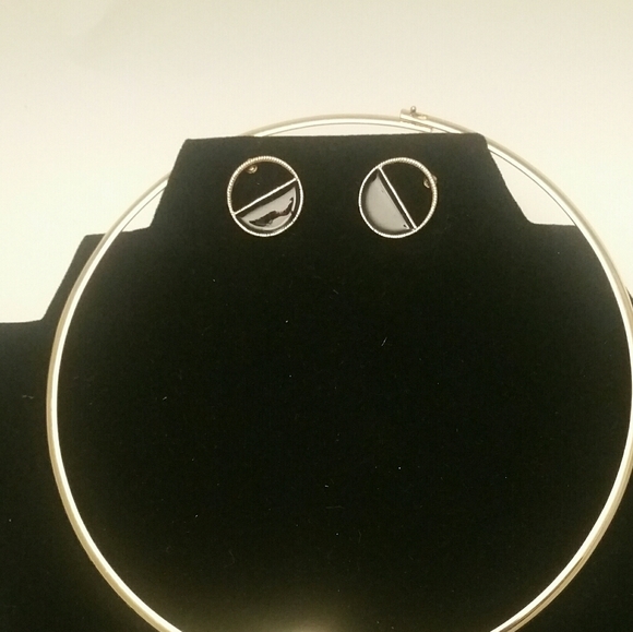 Gold and Black Goddess Necklace Earrings Set - Picture 4 of 6